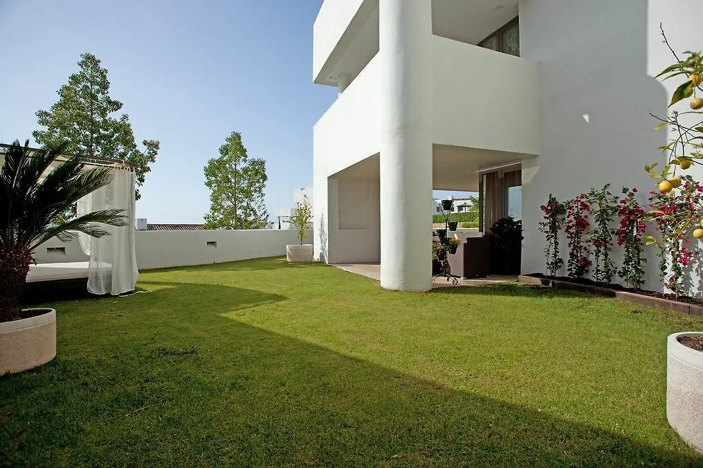 Alanda Los Flamingos Apartment Estepona