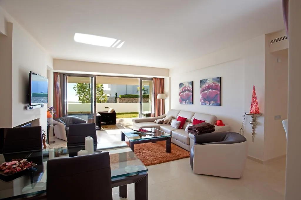 Alanda Los Flamingos Apartment Estepona